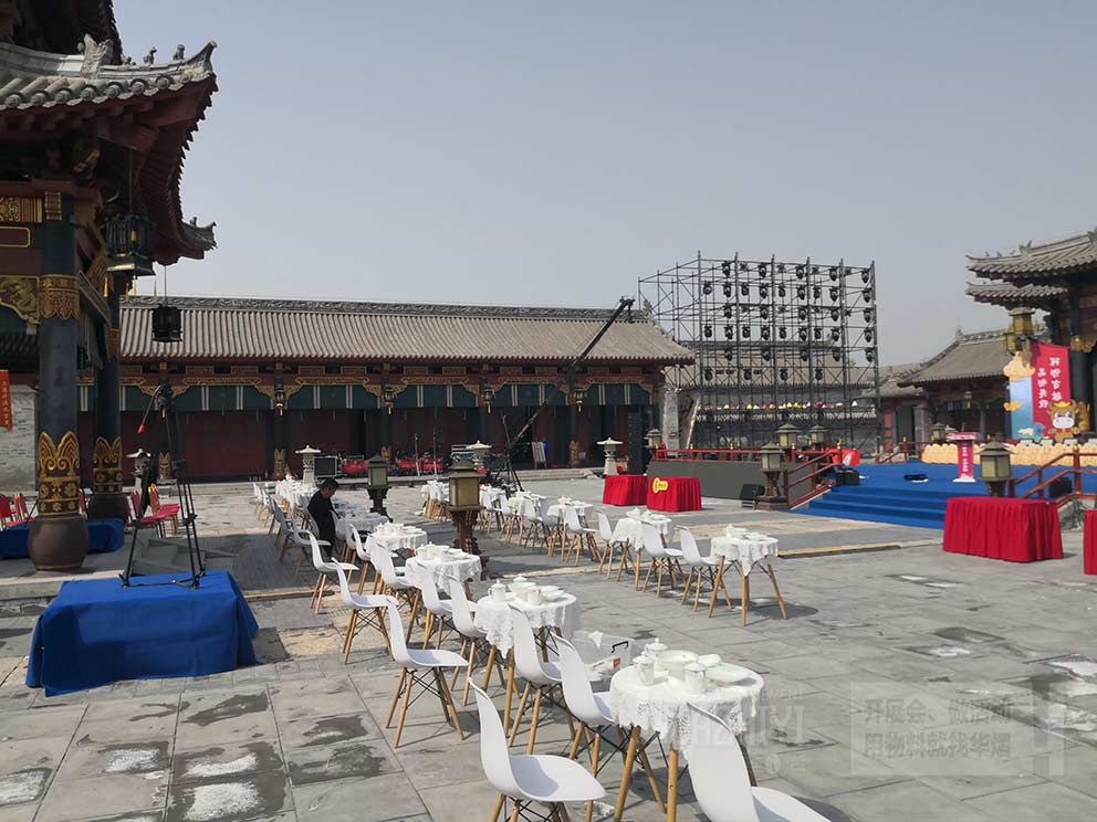 商丘市第三届美食文化节租赁伊姆斯桌椅搭配使用