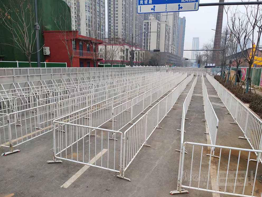 室外灯会现场出租使用铁马护栏的好处