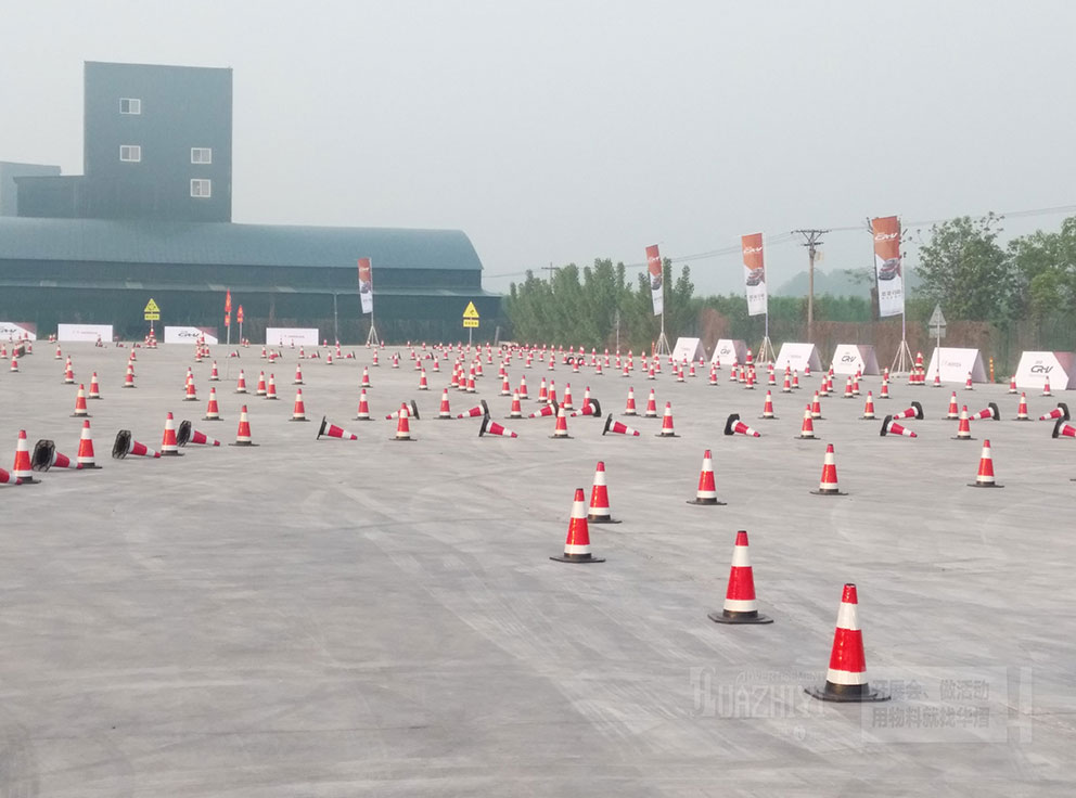 锥筒租赁公司华熠助力赛车场试驾现场