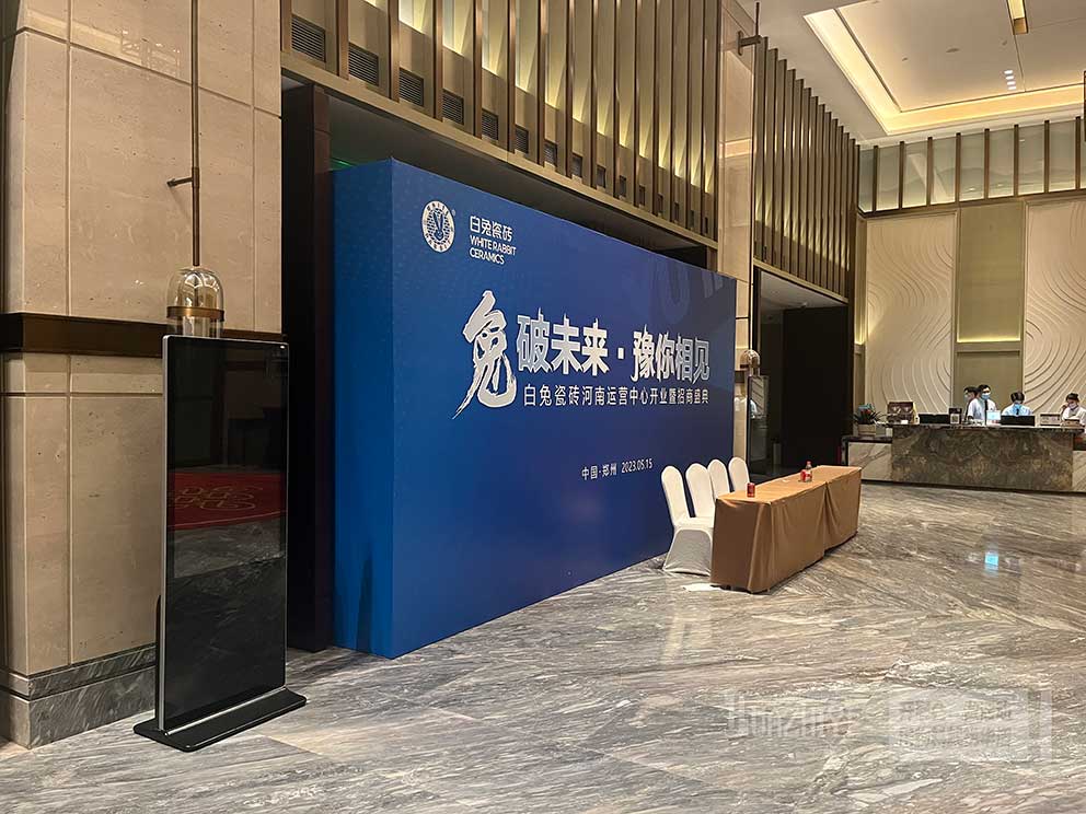 桁架出租与广告画面结合：打造高效宣传的完美组合