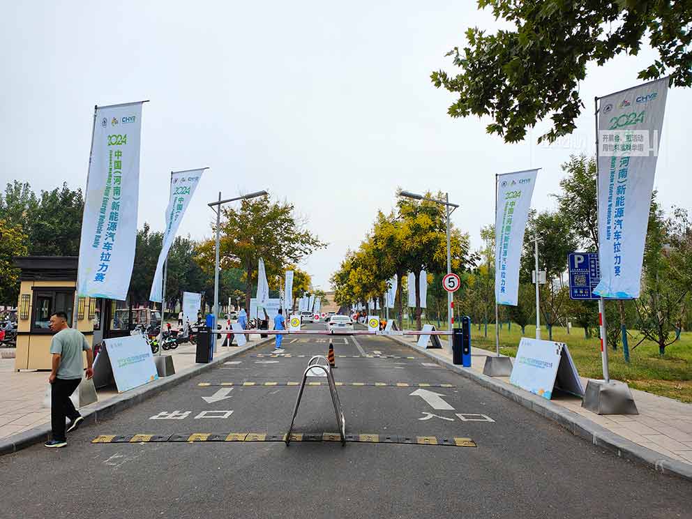 郑州道旗出租公司为新能源汽车拉力赛添彩
