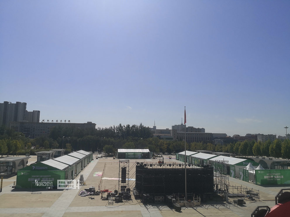 郑州篷房出租搭建的尖顶篷房用在购物节很合适
