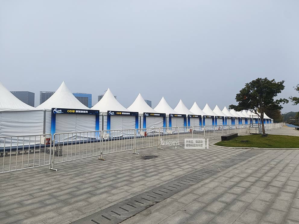 郑州铁马出租公司提供数千米护栏租赁现场