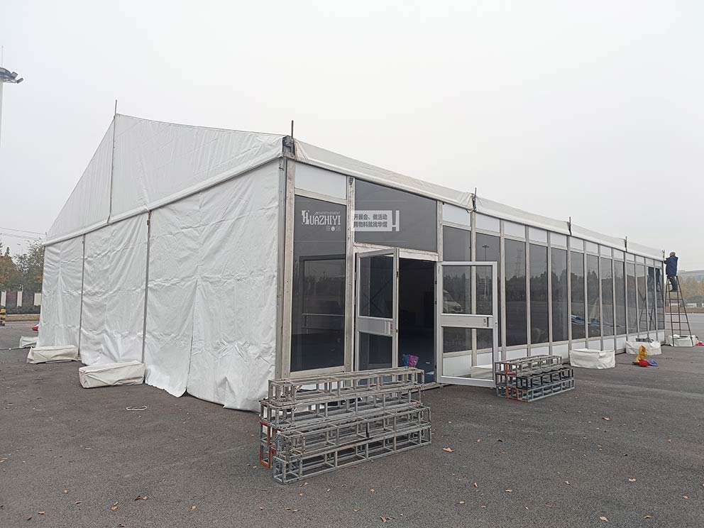 郑州篷房搭建的玻璃篷房用作汽车临时展厅很合适