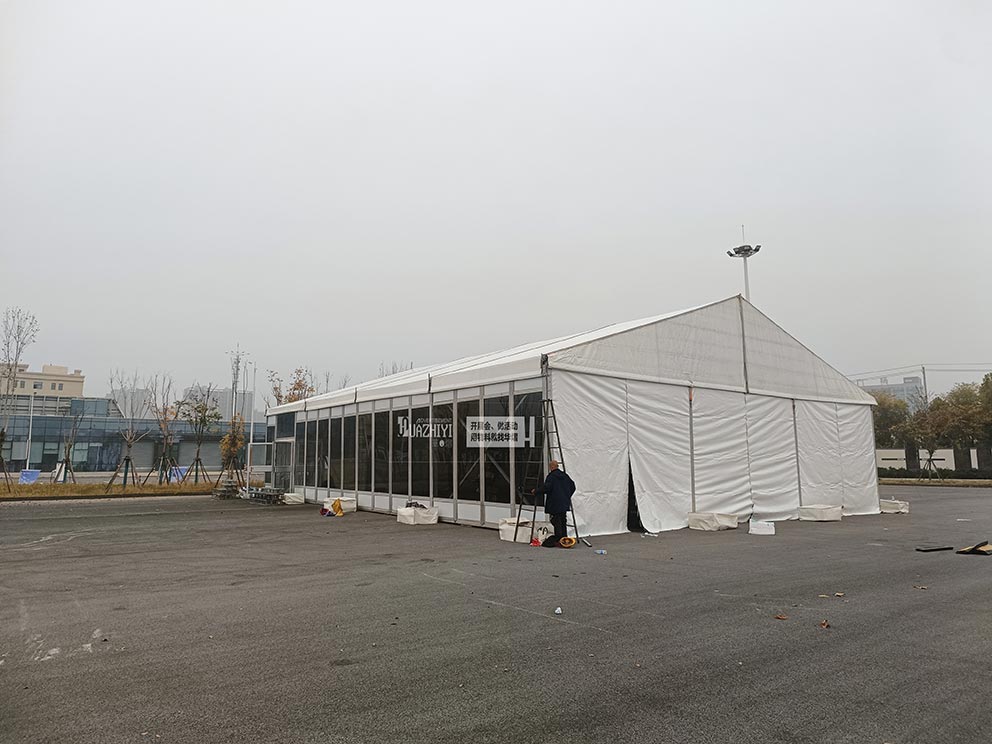 郑州篷房搭建的玻璃篷房用作汽车临时展厅很合适