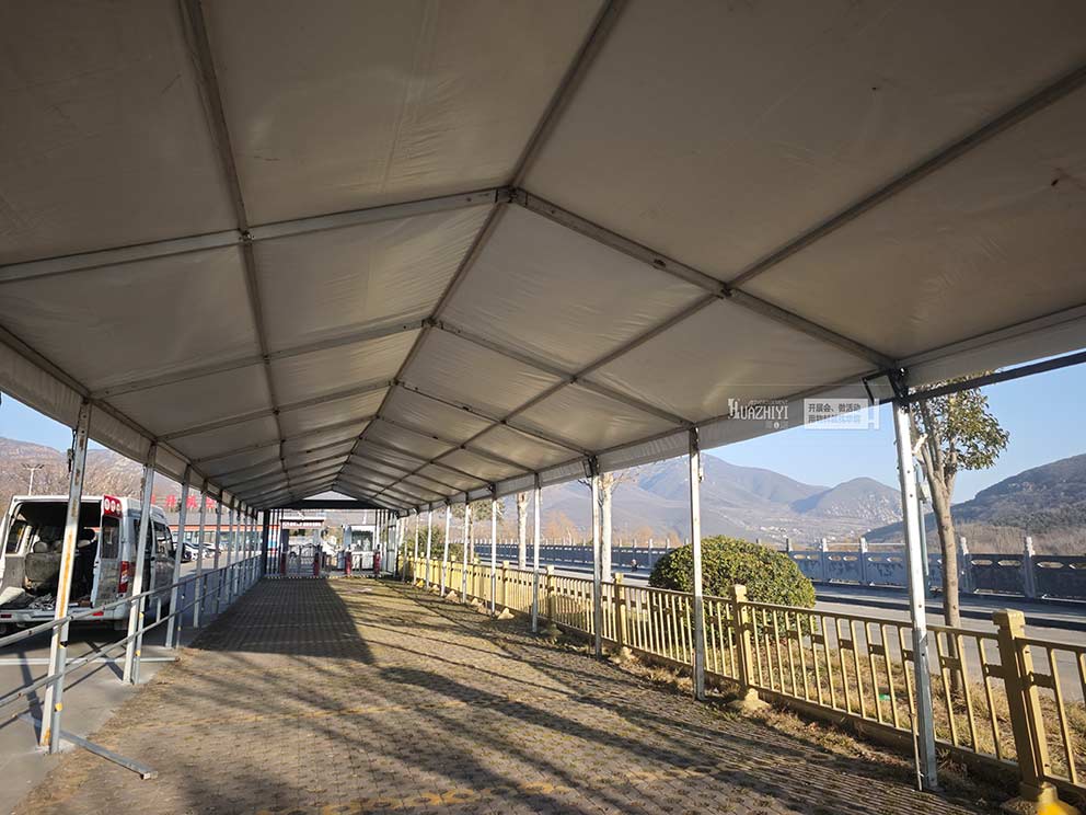 郑州篷房租赁提前为景区入口搭建春节排队安检篷房