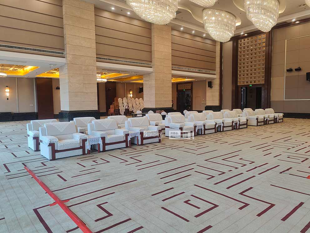 华熠沙发出租布置阳光酒店会议大厅现场