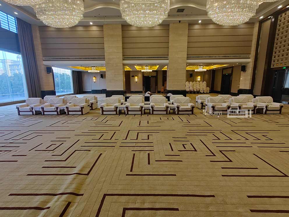 华熠沙发出租布置阳光酒店会议大厅现场