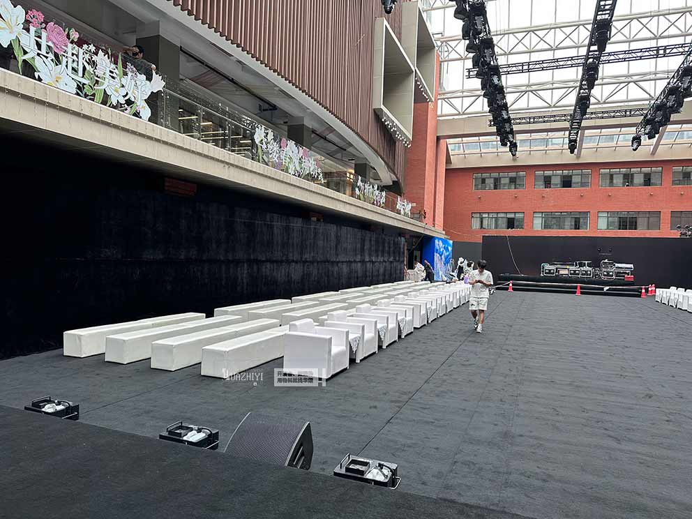 华熠沙发租赁提供布置走秀活动皮质沙发条
