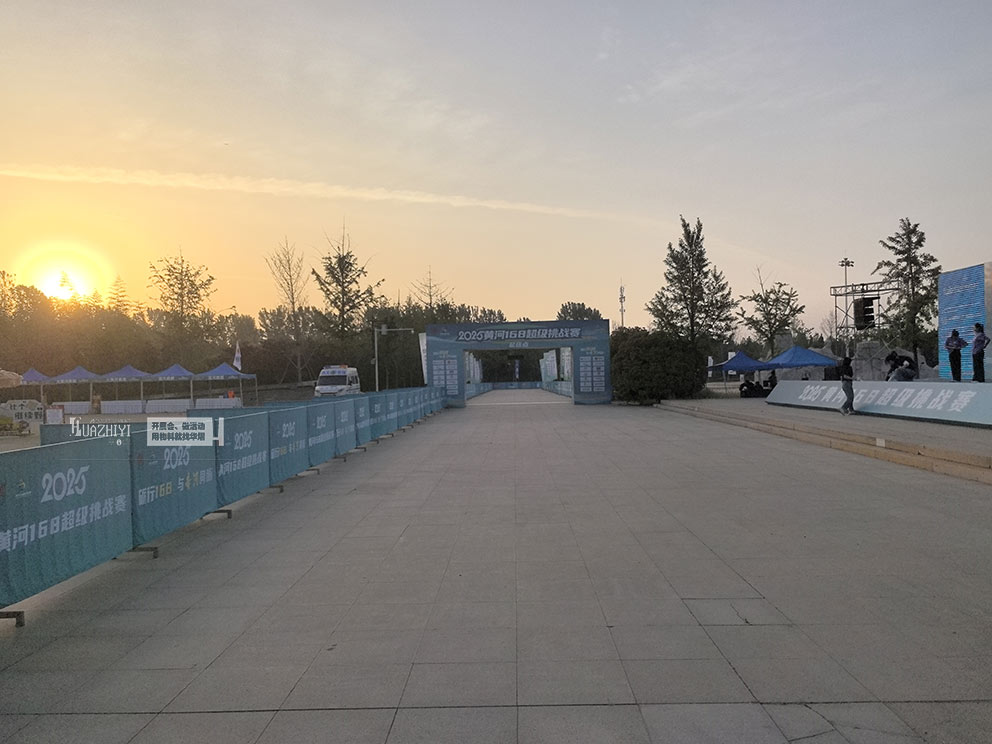 华熠铁马护栏租赁负责沿途赛道护栏摆放服务