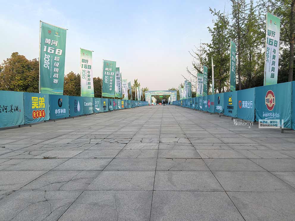 华熠铁马护栏租赁负责沿途赛道护栏摆放服务