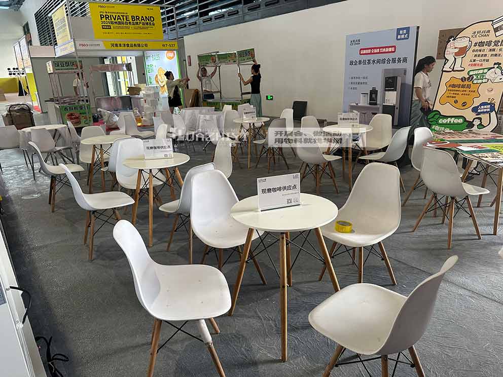 华熠桌椅租赁助力2025郑州国际自有品牌产品博览会