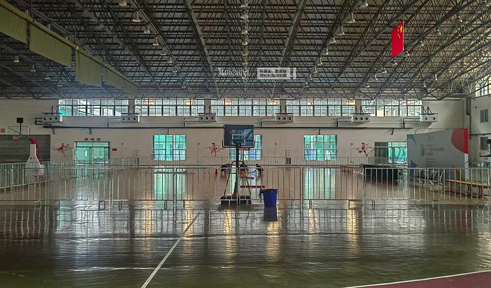 篮球联赛东区训练营由华熠道旗铁马租赁布场
