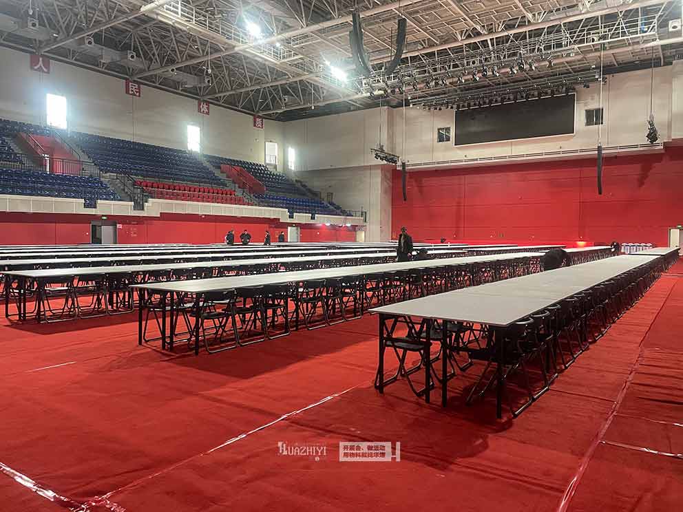 郑州轻工业学院校园活动，华熠桌椅租赁进行布场