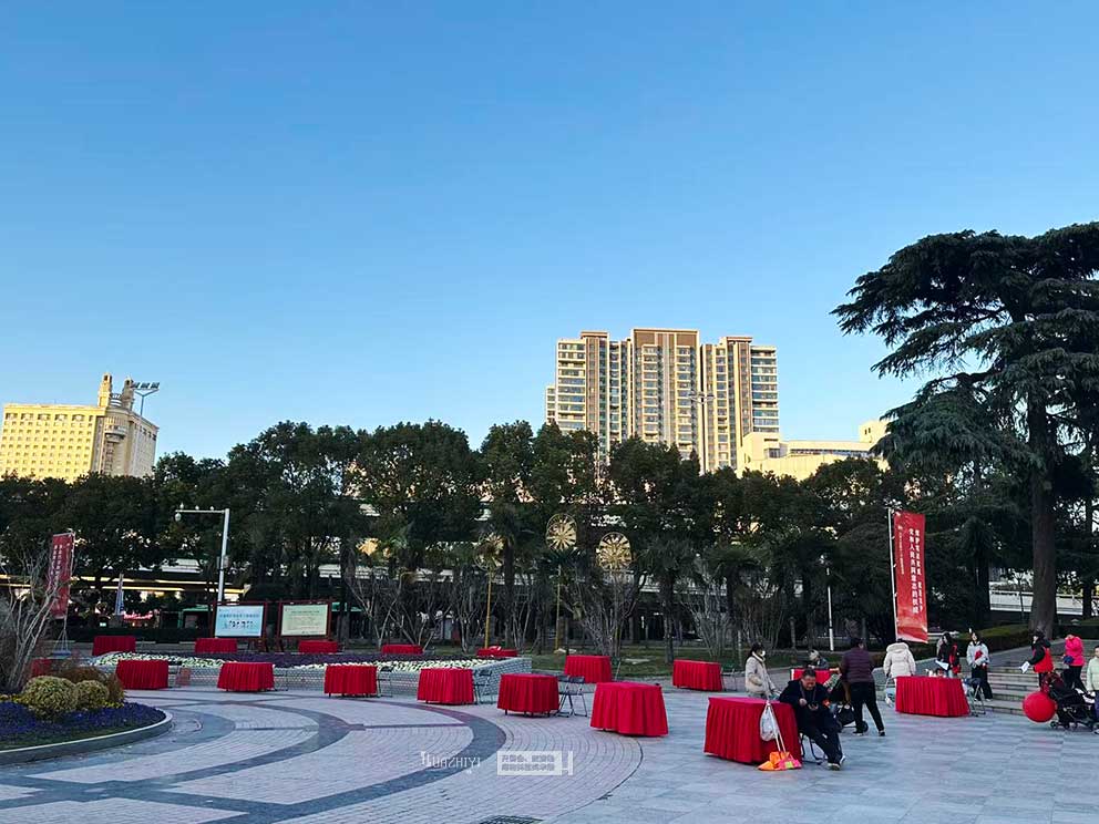 2025郑州宪法宣传周启动仪式,郑州桌椅道旗租赁进行布场