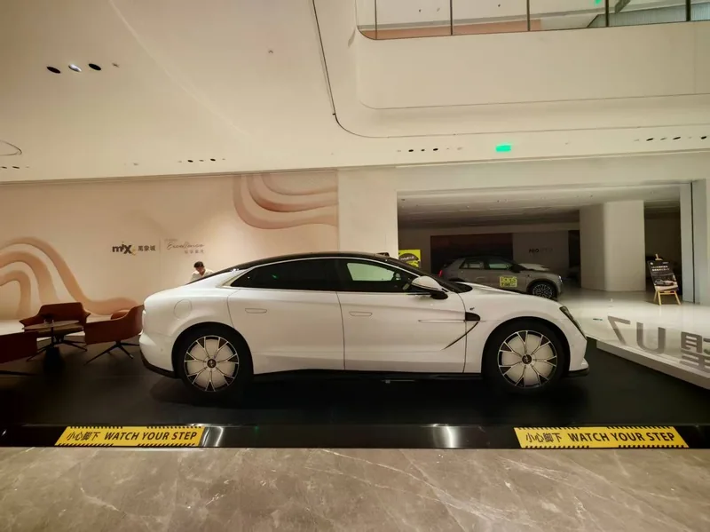 车展地台现场一